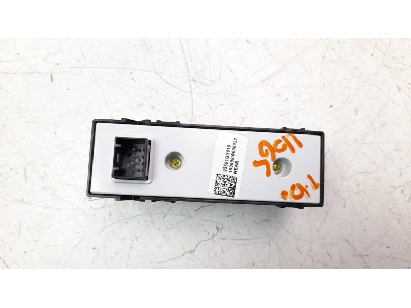 Recambio de mando elevalunas trasero derecho para hyundai i30 (pd) n line referencia OEM IAM 93581G3010  