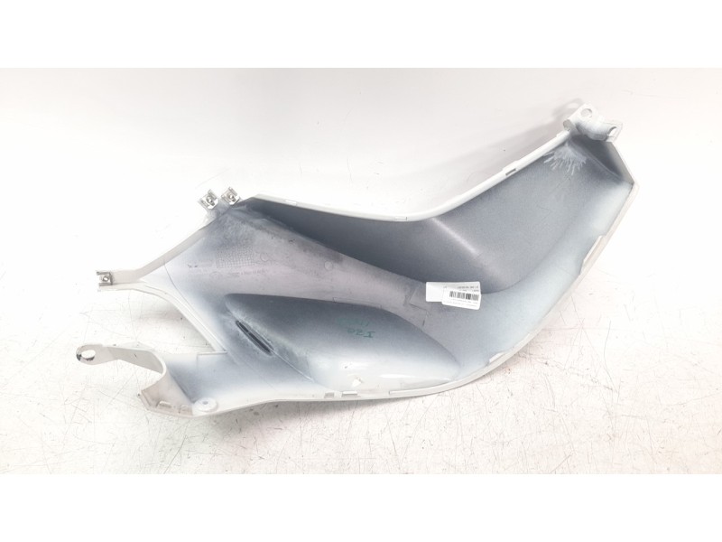 Recambio de moldura para bmw r 1250 rt referencia OEM IAM 46638533573  