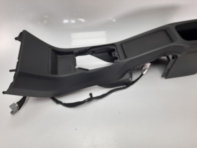 Recambio de moldura para volvo v40 kinetic referencia OEM IAM 01302307 3218535Y5TC 01302307