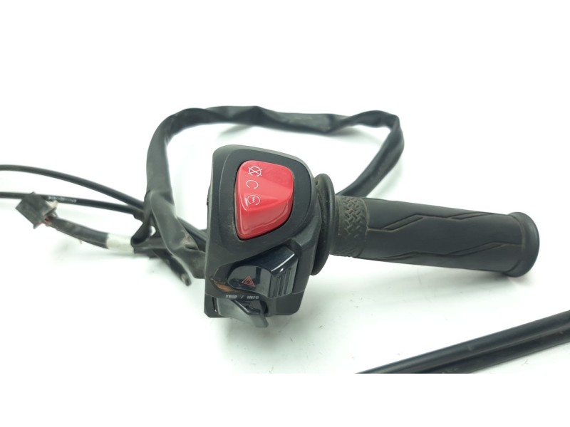 Recambio de piña luces derecha para yamaha x-max 300 x-max 300 referencia OEM IAM B74H39731000  