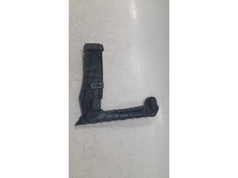 Recambio de molduras traseras para audi a4 berlina (8wc) 35 tdi s line referencia OEM IAM 8W5807453A  