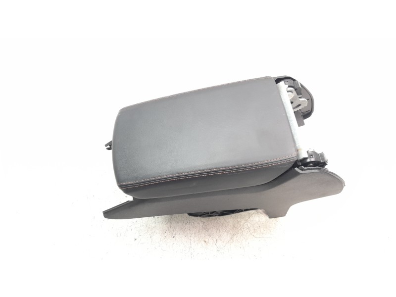 Recambio de apoyabrazos central para cupra formentor 1.5 tsi referencia OEM IAM 5FF864207B  