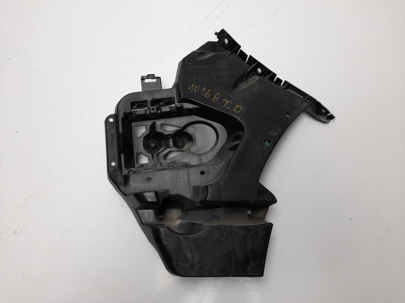 Recambio de molduras traseras para volvo v40 kinetic referencia OEM IAM 31395104  
