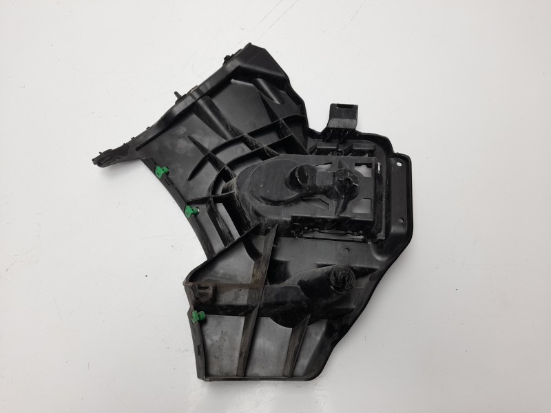 Recambio de molduras traseras para volvo v40 kinetic referencia OEM IAM 31395104  
