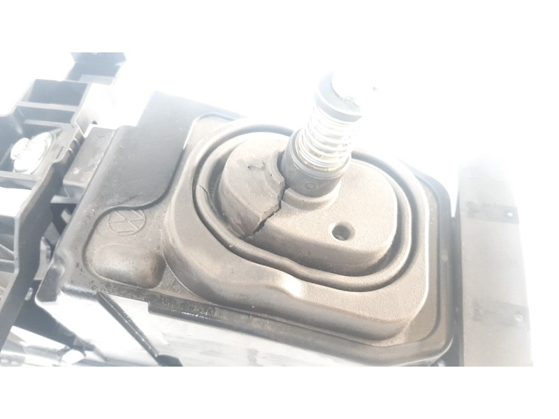 Recambio de palanca cambio para volkswagen polo referencia OEM IAM 5Q0711049J  