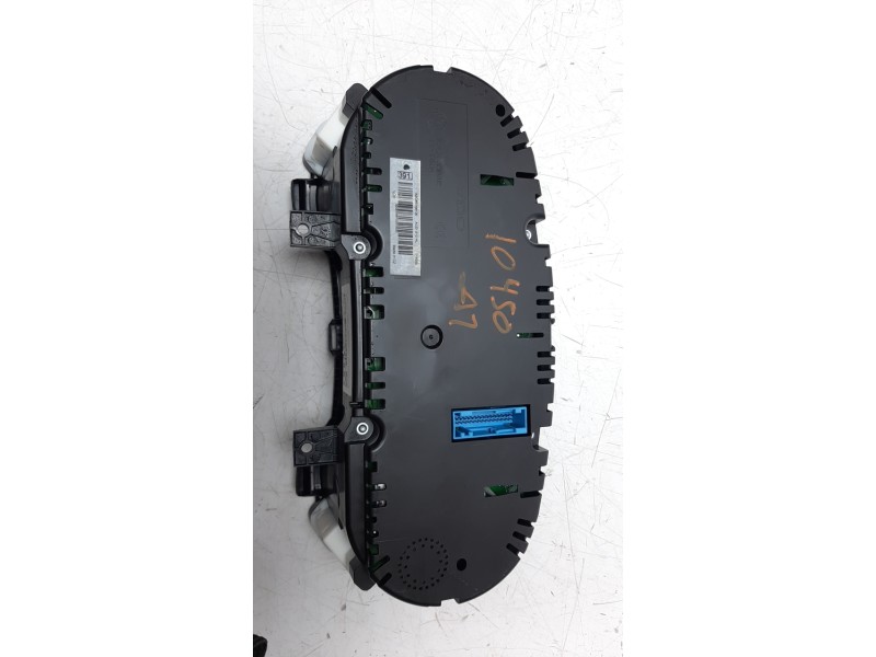 Recambio de cuadro instrumentos para audi a1 (8x) 1.6 tdi referencia OEM IAM 8X0920930P  