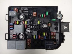 CAJA RELES / FUSIBLES 39068005 