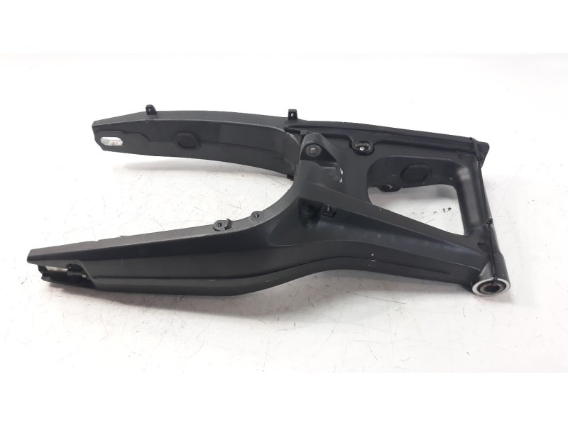 Recambio de puente trasero para honda cb 650r referencia OEM IAM 52200MKND50  