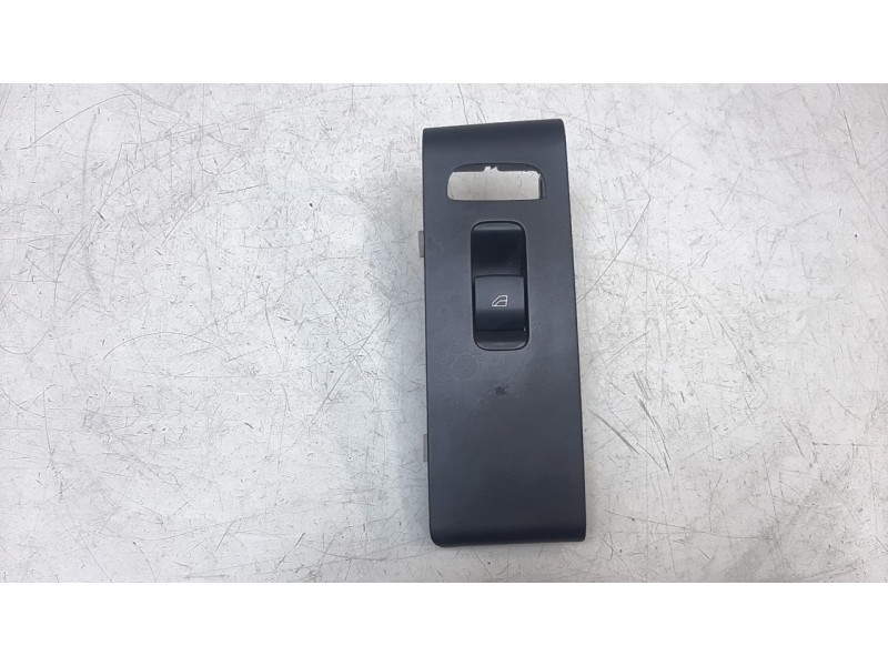 Recambio de mando elevalunas delantero derecho para volvo xc 40 essential 2wd referencia OEM IAM 31456060  