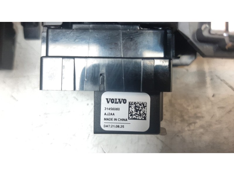 Recambio de mando elevalunas delantero derecho para volvo xc 40 essential 2wd referencia OEM IAM 31456060  
