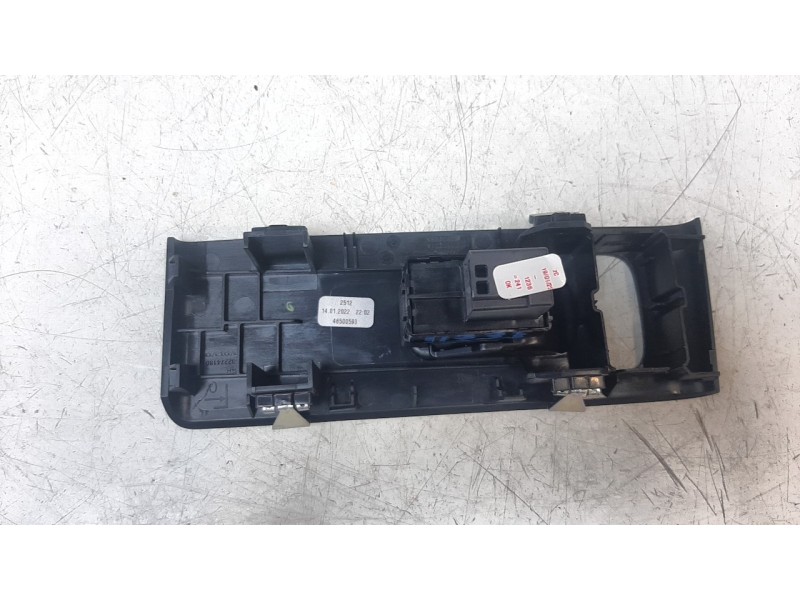 Recambio de mando elevalunas delantero derecho para volvo xc 40 essential 2wd referencia OEM IAM 31456060  