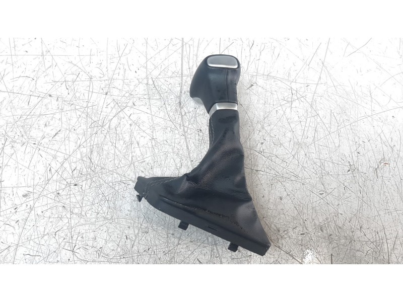 Recambio de pomo palanca cambio para kia niro referencia OEM IAM 46720D4200WK  