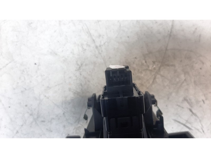 Recambio de mando elevalunas delantero derecho para volvo xc 40 essential 2wd referencia OEM IAM 31456060  