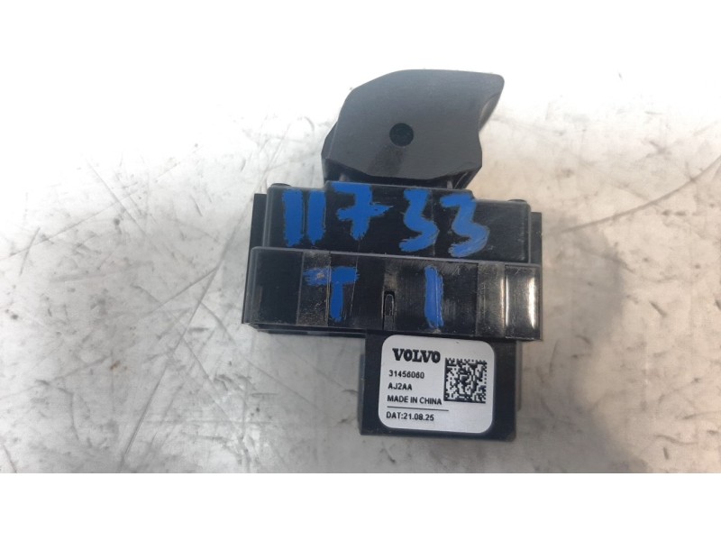 Recambio de mando elevalunas trasero derecho para volvo xc 40 essential 2wd referencia OEM IAM 31456060  