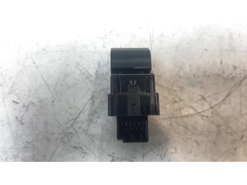 Recambio de mando elevalunas trasero derecho para volvo xc 40 essential 2wd referencia OEM IAM 31456060  