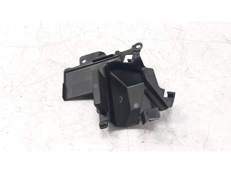 Recambio de moldura para honda cb 650r referencia OEM IAM 80120MKND500  