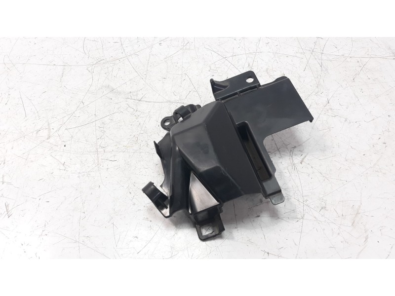 Recambio de moldura para honda cb 650r referencia OEM IAM 80120MKND500  