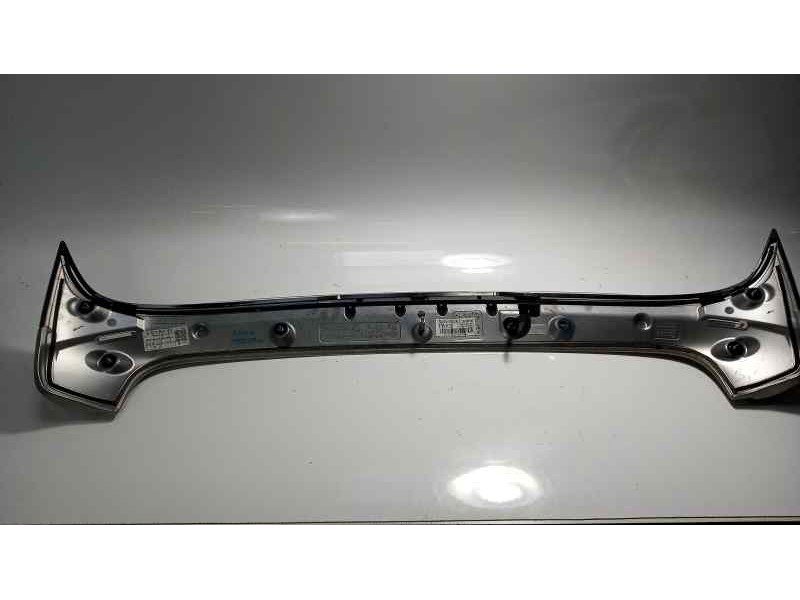 Recambio de aleron trasero para hyundai tucson kosmo bluedrive 2wd referencia OEM IAM 87211D7200  