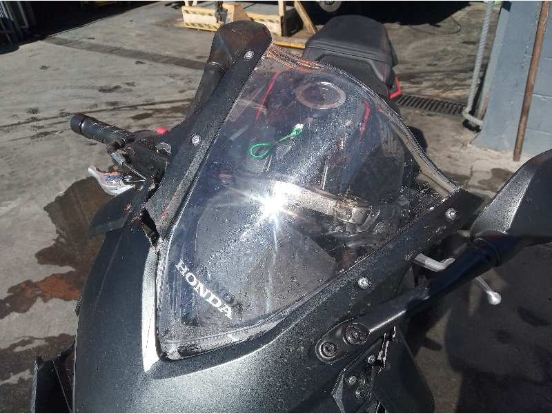 Recambio de cupula para honda cbr 650ra rh02 / 1 / 1 referencia OEM IAM 67110MKND10ZA  