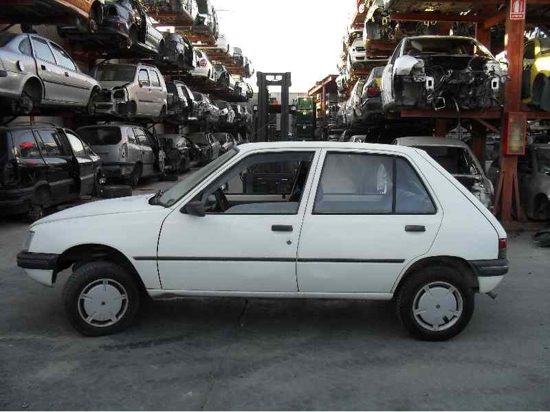 peugeot 205 berlina del año 1983