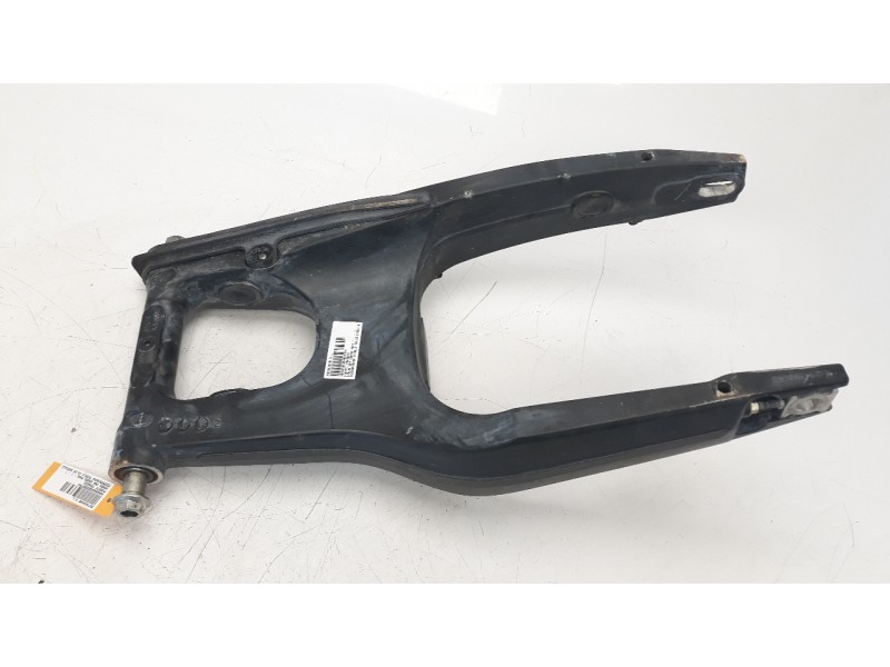 Recambio de puente trasero para honda cbr 650ra rh02 / 1 / 1 referencia OEM IAM 52200MKND50  