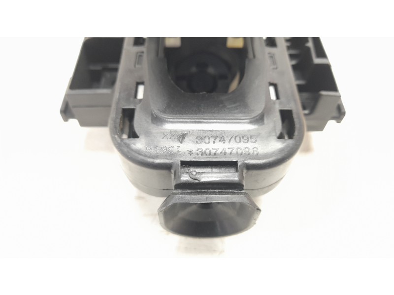 Recambio de maneta exterior delantera izquierda para volvo xc 40 essential 2wd referencia OEM IAM 30747095  