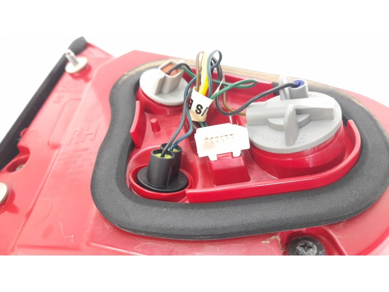 Recambio de piloto trasero derecho interior para kia rio (yb) 1.0 tgdi cat referencia OEM IAM 92404H8010  