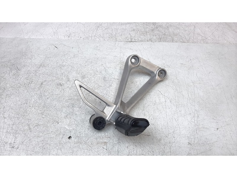 Recambio de estribo para honda cb 500x referencia OEM IAM 50715MKPJ80  