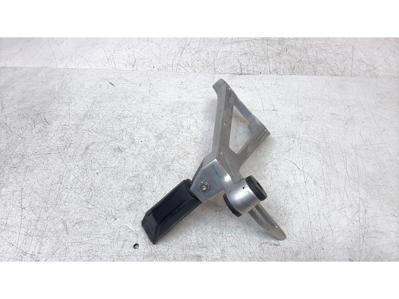 Recambio de estribo para honda cb 500x referencia OEM IAM 50715MKPJ80  