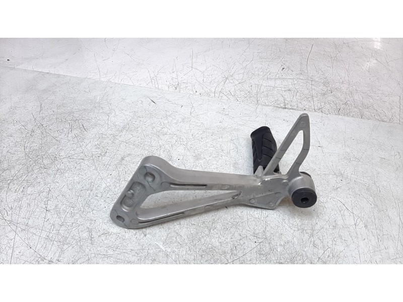 Recambio de estribo para honda cb 500x referencia OEM IAM 50715MKPJ80  