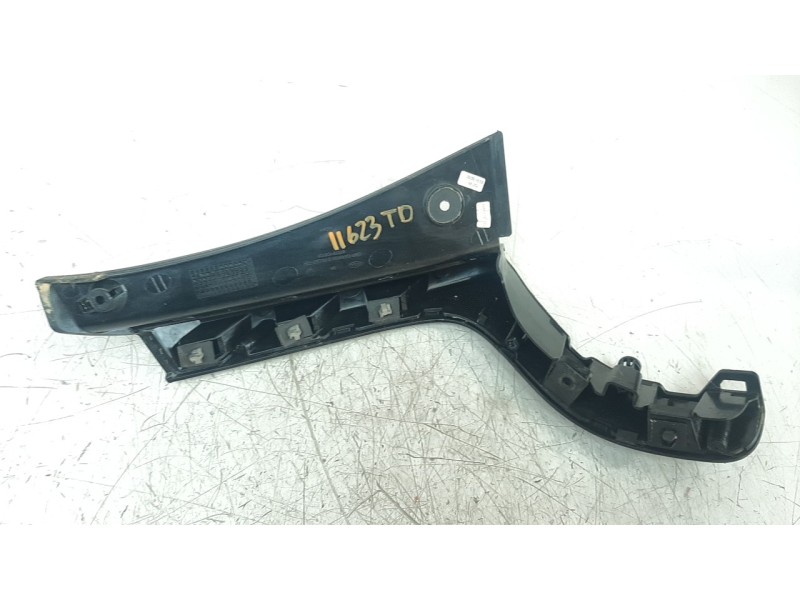 Recambio de moldura para kia niro referencia OEM IAM 87372G5000  