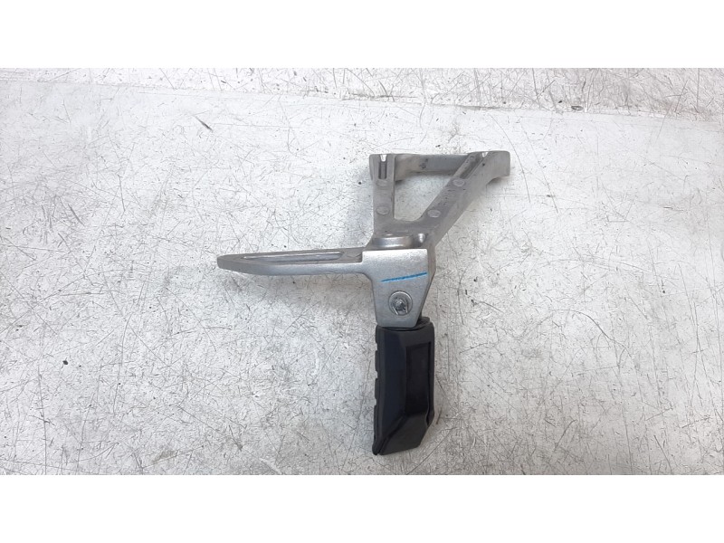 Recambio de estribo para honda cb 500x referencia OEM IAM 50725MGZJ00  
