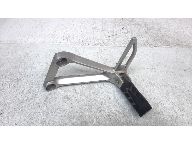 Recambio de estribo para honda cb 500x referencia OEM IAM 50725MGZJ00  