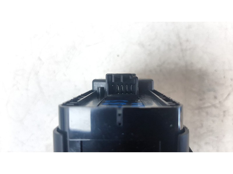 Recambio de mando elevalunas delantero izquierdo para volvo xc 40 essential 2wd referencia OEM IAM 32319765  