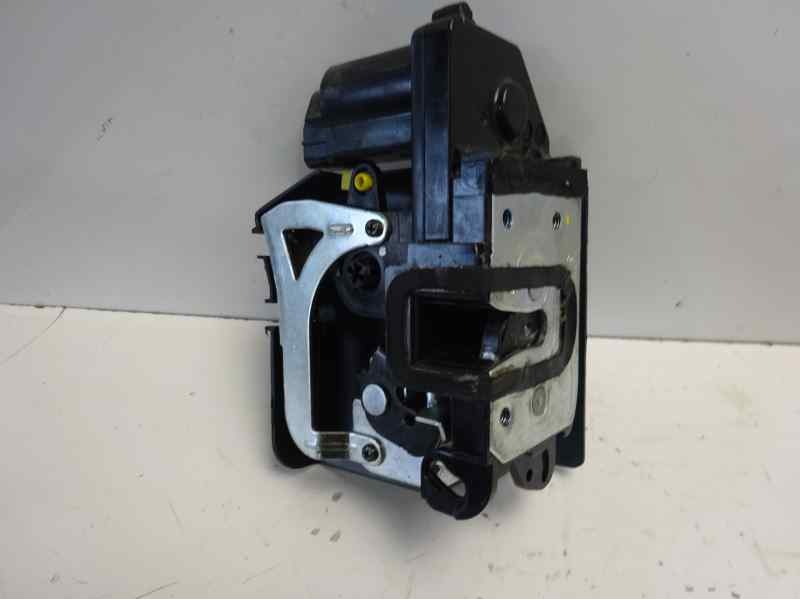 Recambio de cerradura puerta delantera derecha para ssangyong rodius 2.0 td cat referencia OEM IAM   