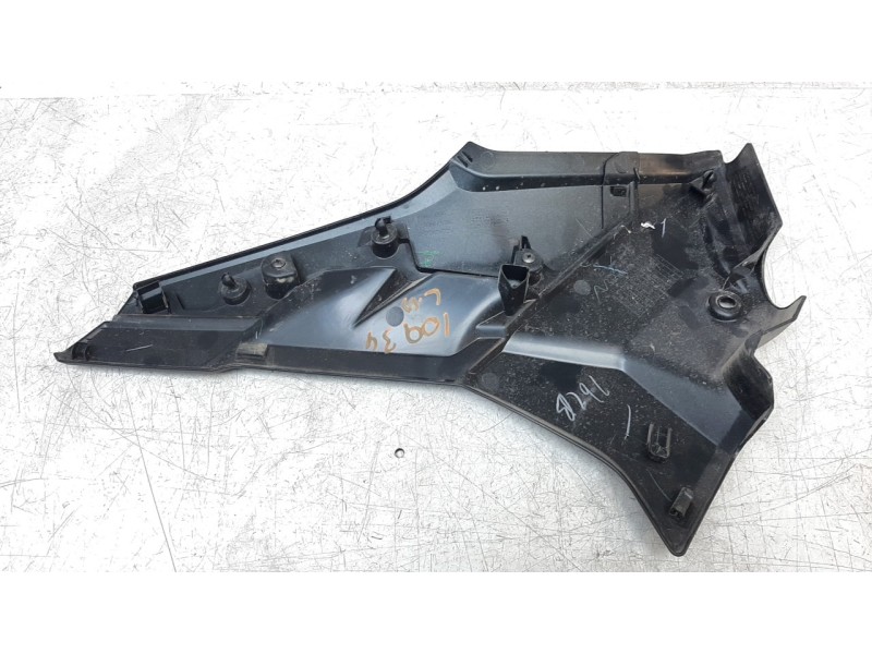 Recambio de moldura para honda cb 500x referencia OEM IAM 83511MKPJ800  