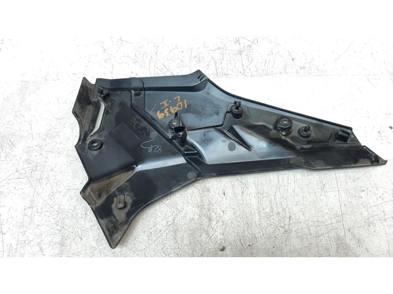 Recambio de moldura para honda cb 500x referencia OEM IAM 83611MKPJ80  