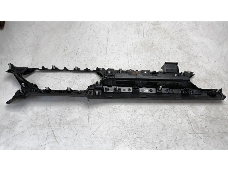 Recambio de moldura para mazda cx-5 2.2 turbodiesel cat referencia OEM IAM KB7W60371  