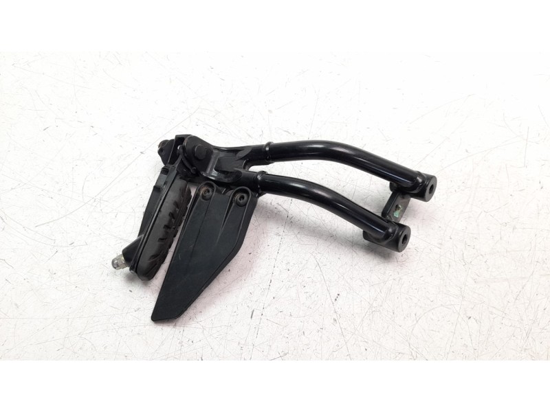 Recambio de estribo para ktm 390 duke referencia OEM IAM 93003150033  