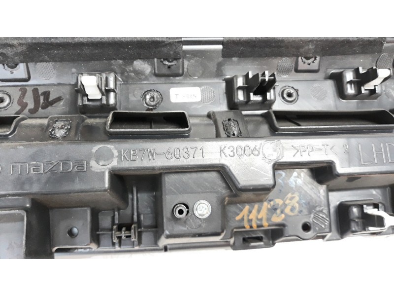 Recambio de moldura para mazda cx-5 2.2 turbodiesel cat referencia OEM IAM KB7W60371  