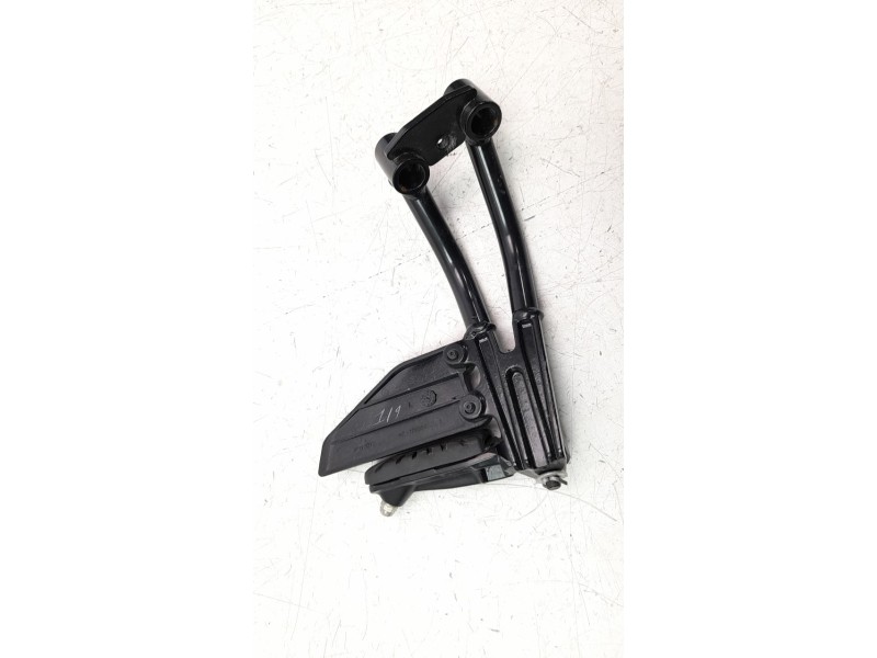 Recambio de estribo para ktm 390 duke referencia OEM IAM 93003150033  