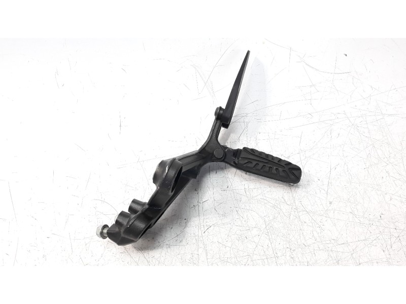 Recambio de estribo para ktm 390 duke referencia OEM IAM 93003038000  