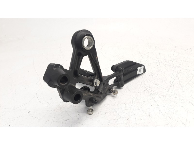 Recambio de estribo para ktm 390 duke referencia OEM IAM 93003140033  