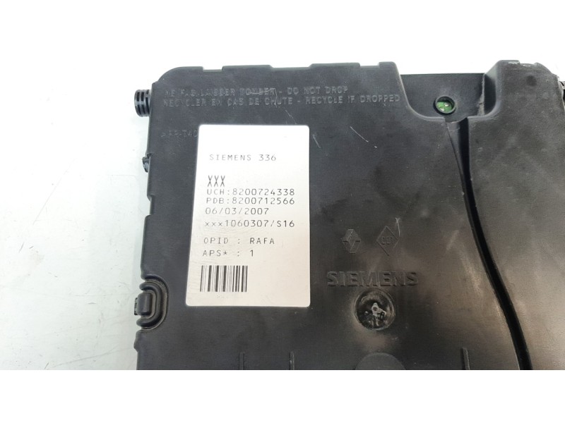 Recambio de modulo electronico para renault megane ii berlina 5p dynamique referencia OEM IAM 8200712566  