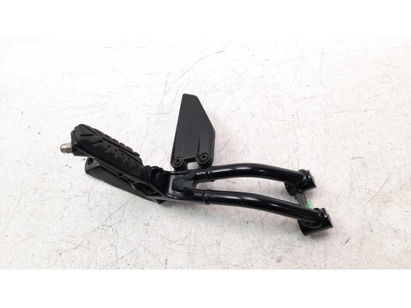 Recambio de estribo para ktm 390 duke referencia OEM IAM 93003151033  