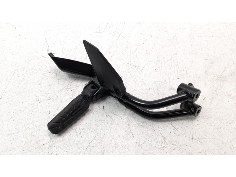 Recambio de estribo para ktm 390 duke referencia OEM IAM 93003151033  