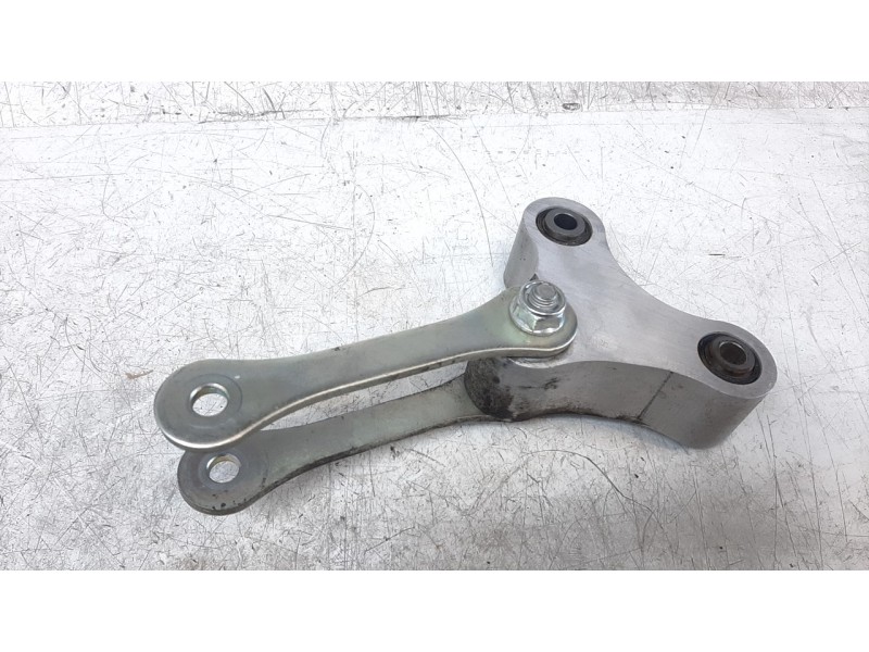 Recambio de bieleta estabilizadora trasera izquierda para honda cb 500x referencia OEM IAM 52465MKPJ00  