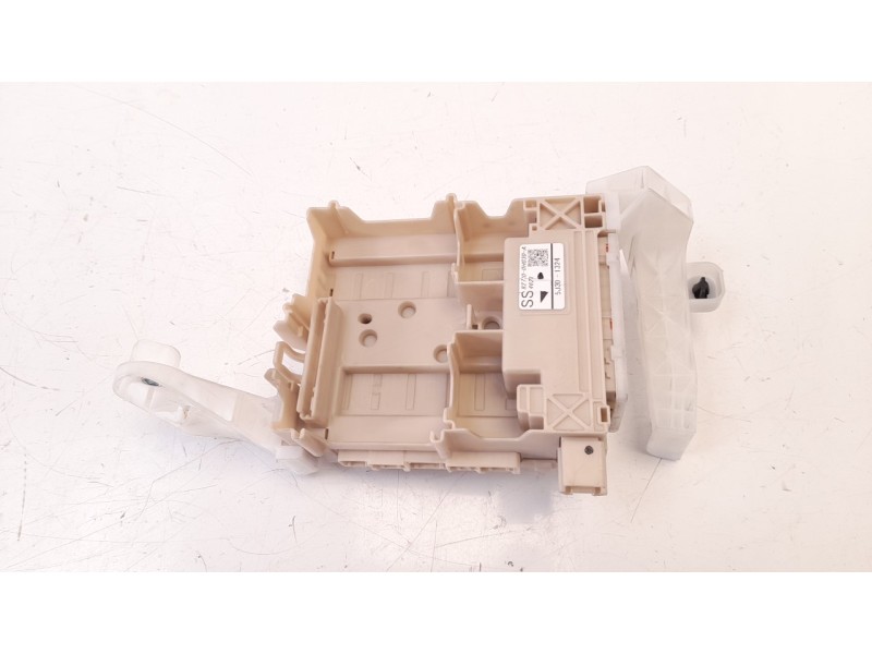 Recambio de caja reles / fusibles para toyota aygo 1.0 cat referencia OEM IAM 827300H030A 5J301324 