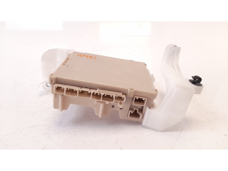 Recambio de caja reles / fusibles para toyota aygo 1.0 cat referencia OEM IAM 827300H030A 5J301324 