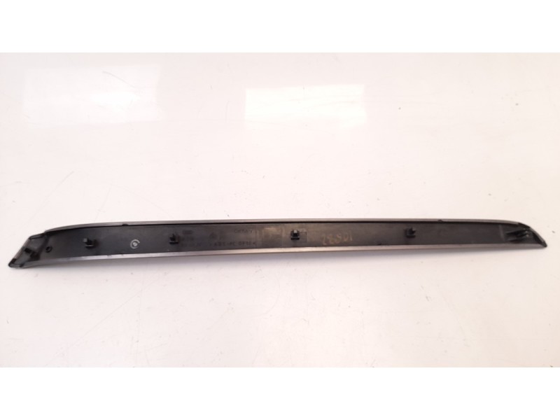 Recambio de moldura para audi a4 avant (8e) 2.0 tdi referencia OEM IAM 8E0867410  